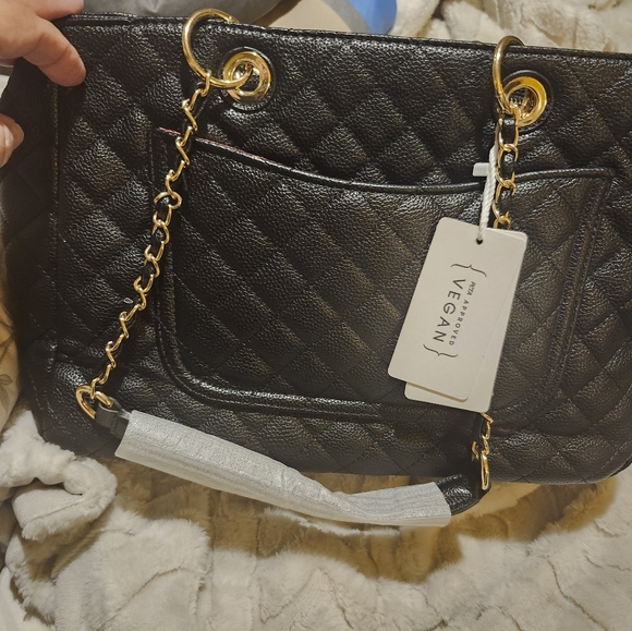 Elegant Black Quilted Chain Bag - Picture 5 of 6